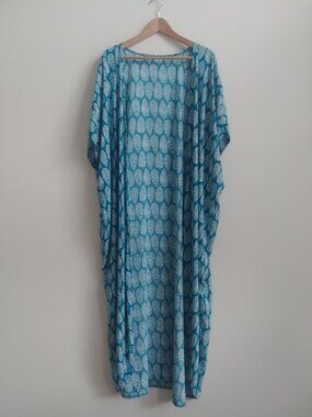 Oversized One Size soft roomy kaftan duster cover blue with white leaf print